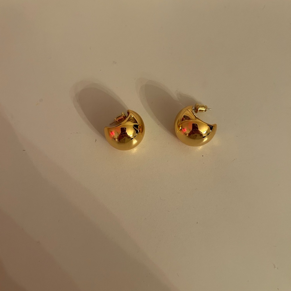 Elegant Gold Hoop Earrings